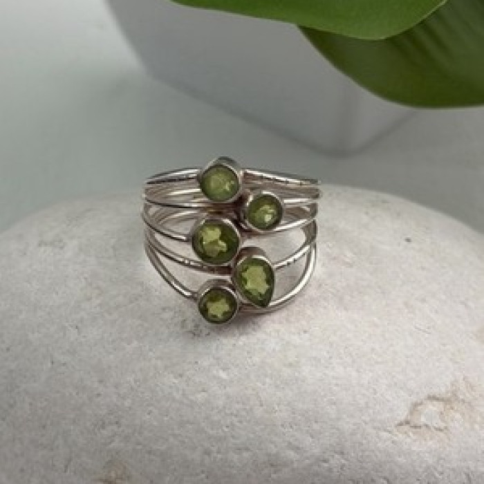 925 Sterling Silver Peridot Ring Size 8.5