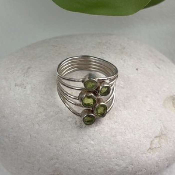 925 Sterling Silver Peridot Ring Size 8.5