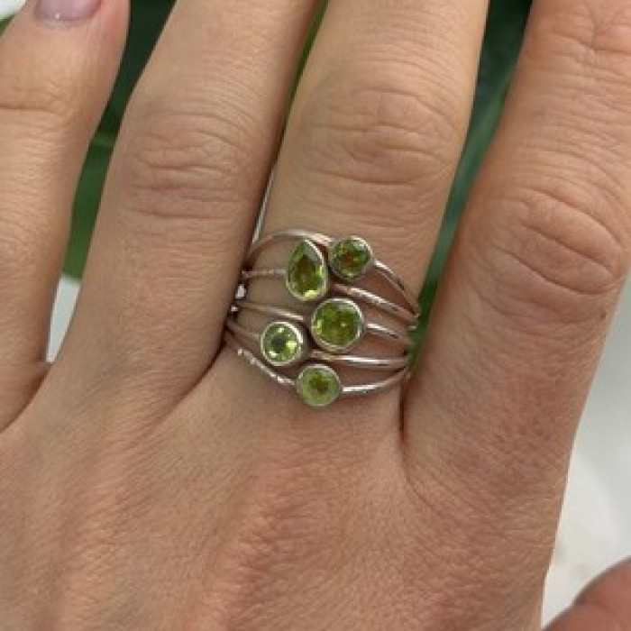 925 Sterling Silver Peridot Ring Size 8.5