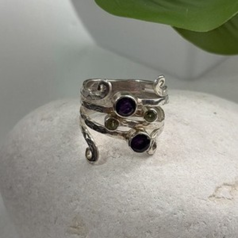 925 Sterling Silver Amethyst & Peridot Ring Size 9.5