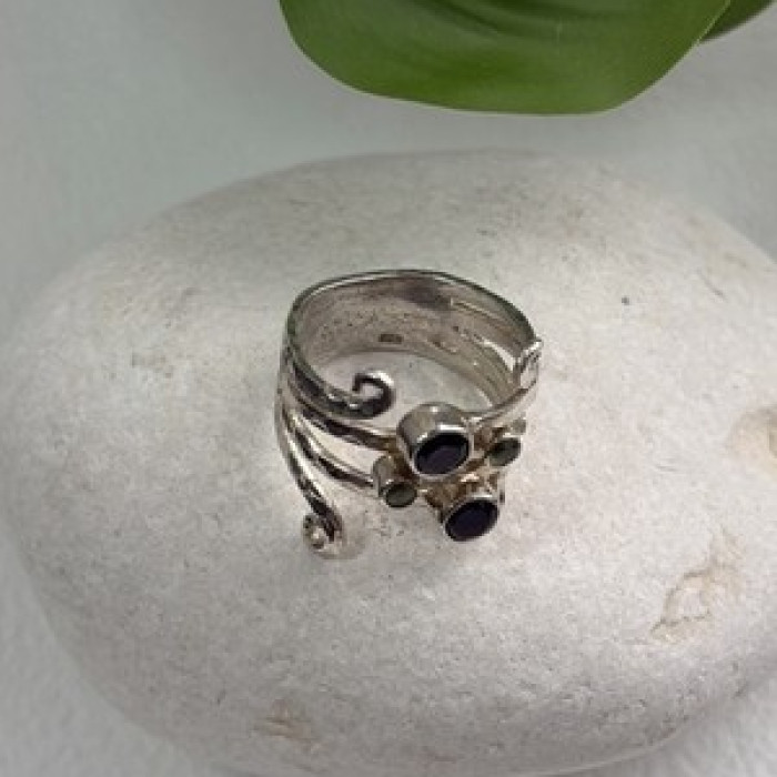 925 Sterling Silver Amethyst & Peridot Ring Size 9.5