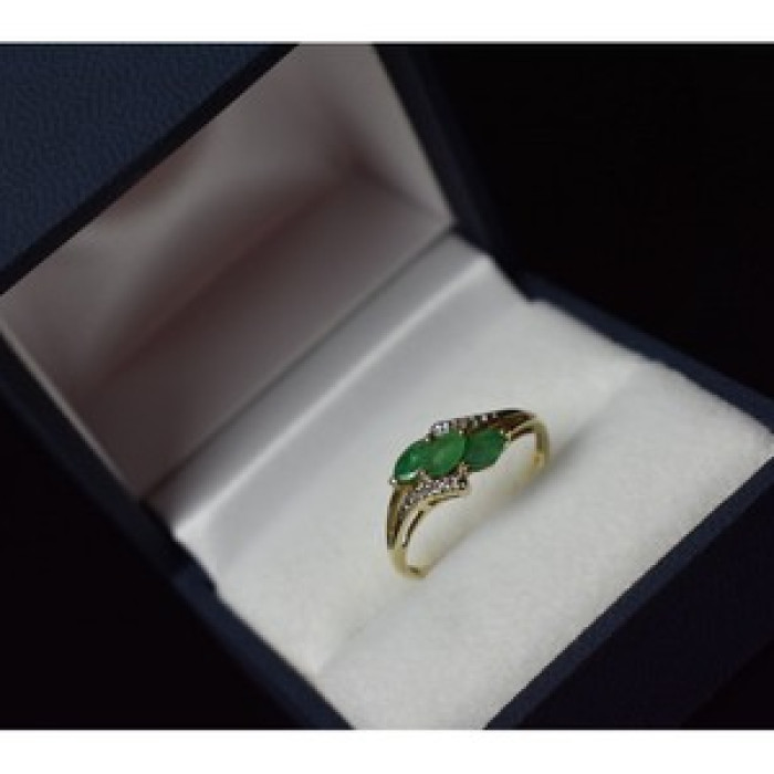 10K Yellow Gold Emerald & Diamonds Ring Size 6.75