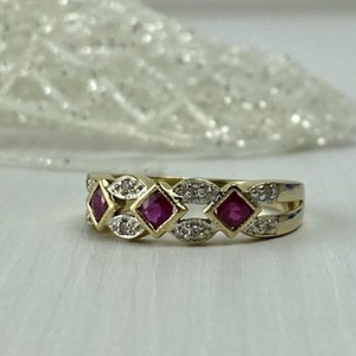 10K Yellow Gold Pink Topaz & Diamonds Ring Size 8