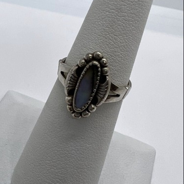 Vintage 925 Sterling Silver Mother Of Pearl Ring Size 5.5