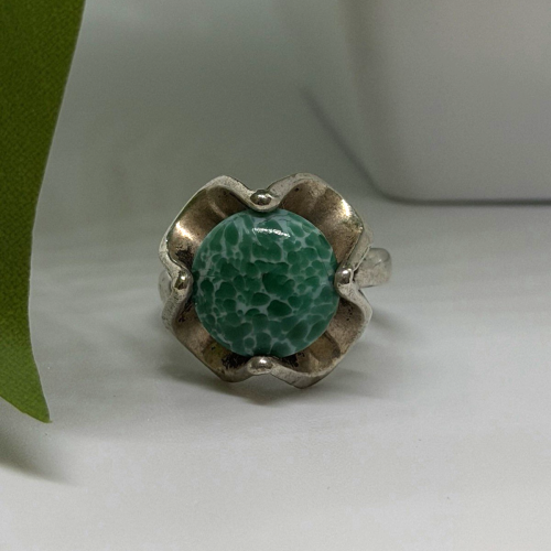 Vintage 925 Sterling Silver Green Peking Glass Stone Ring Size 6