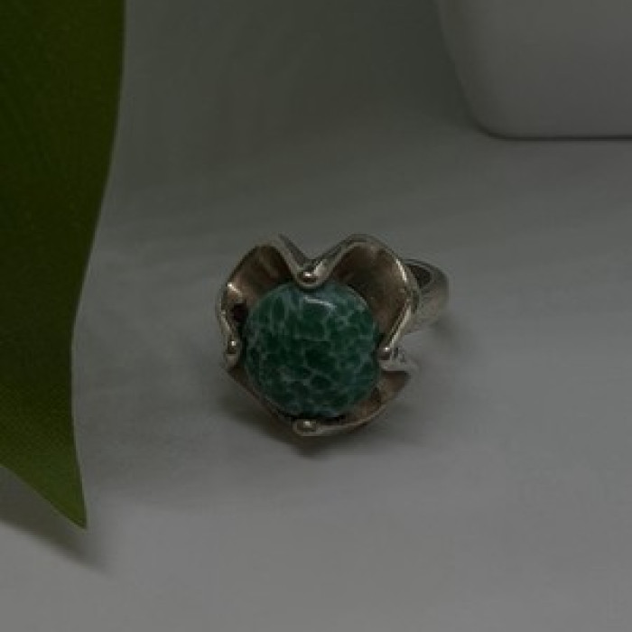 Vintage 925 Sterling Silver Green Peking Glass Stone Ring Size 6