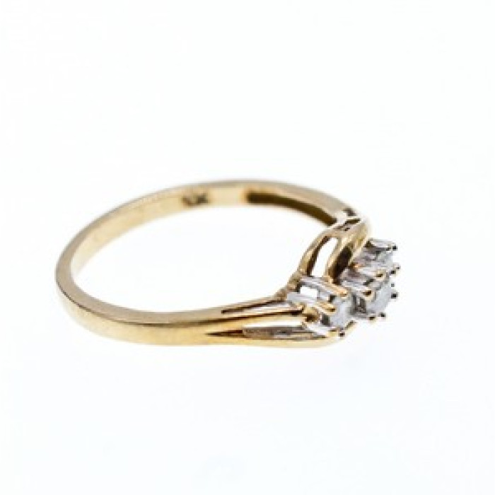 10K Yellow Gold Sapphire Ring Size 6.75