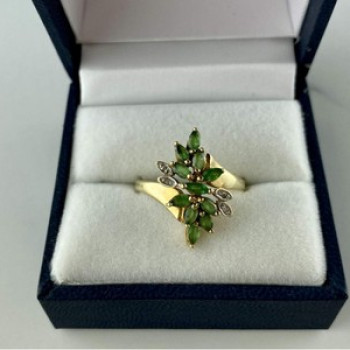 10K Yellow Gold Peridot & Diamonds Ring Size 8