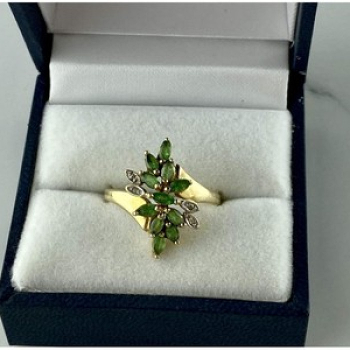 10K Yellow Gold Peridot & Diamonds Ring Size 8