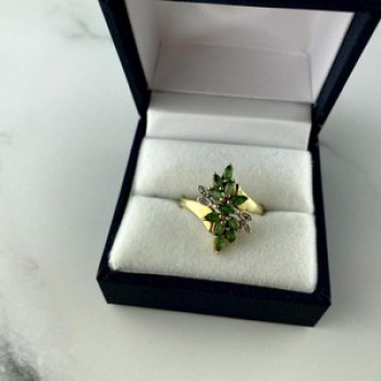 10K Yellow Gold Peridot & Diamonds Ring Size 8