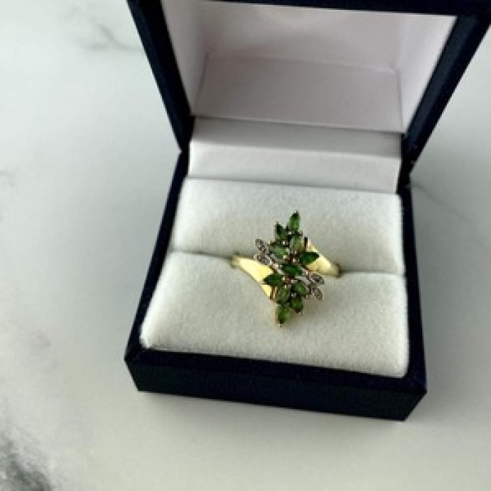 10K Yellow Gold Peridot & Diamonds Ring Size 8