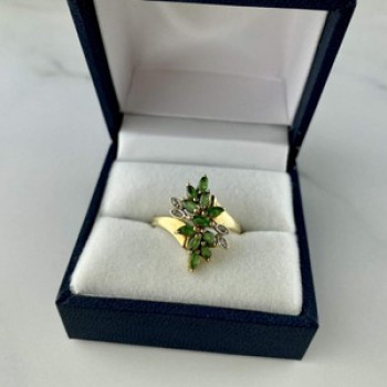 10K Yellow Gold Peridot & Diamonds Ring Size 8