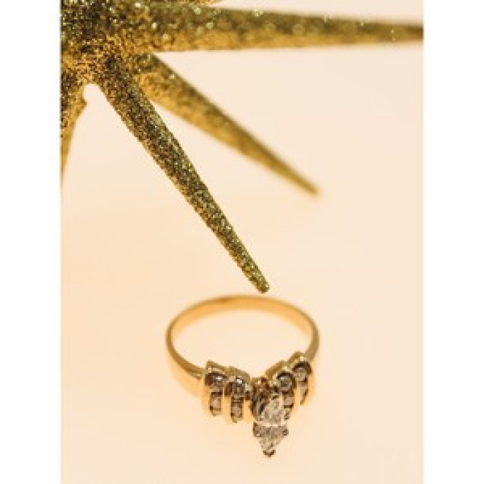 14K Yellow Gold Diamonds Ring Size 10.5