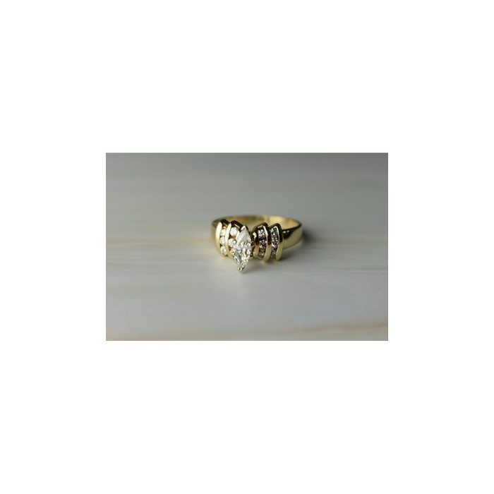14K YELLOW GOLD DIAMONDS RING SIZE 10.5