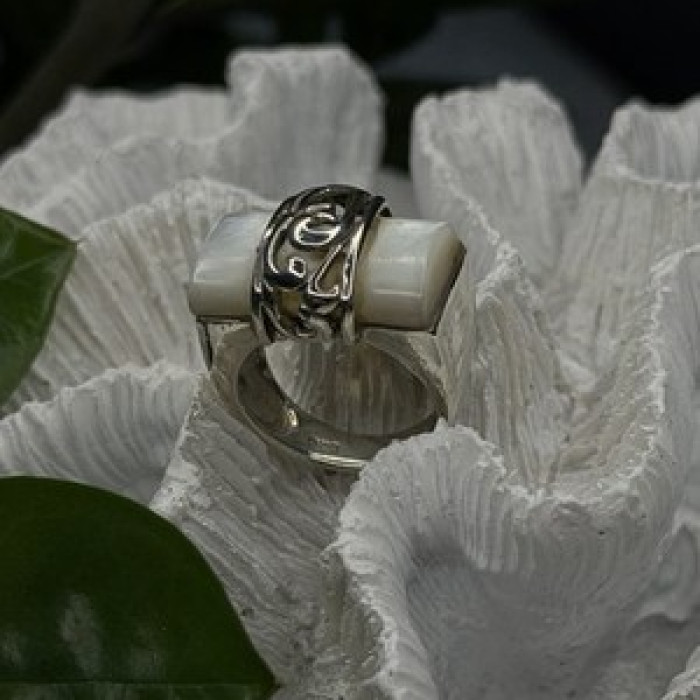 925 Sterling Silver White Abalone Mother of Pearl Ring Size 7