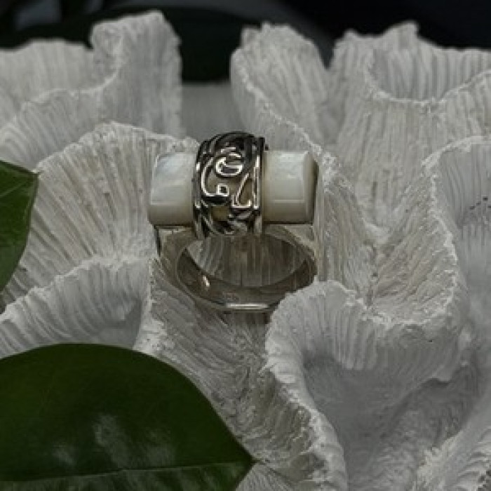 925 Sterling Silver White Abalone Mother of Pearl Ring Size 7