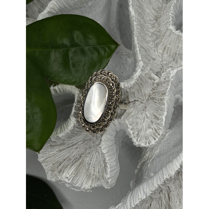 Elegant Vintage 925 Sterling Silver White Abalone & Marcasite Ring Size 9