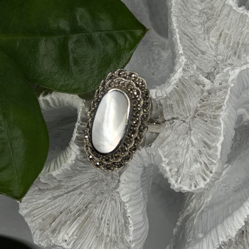 Elegant Vintage 925 Sterling Silver White Abalone & Marcasite Ring Size 9