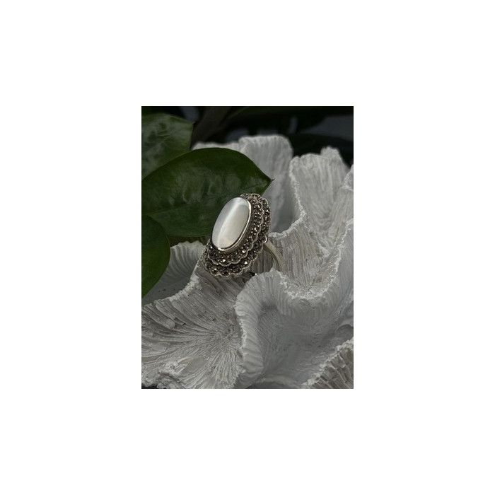 Elegant Vintage 925 Sterling Silver White Abalone & Marcasite Ring Size 9