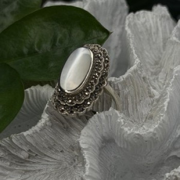 Elegant Vintage 925 Sterling Silver White Abalone & Marcasite Ring Size 9