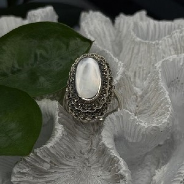 Elegant Vintage 925 Sterling Silver White Abalone & Marcasite Ring Size 9