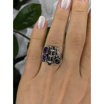 Unique Design Vintage 925 Sterling Silver Amethyst & Onyx & Peridot Ring Size 7