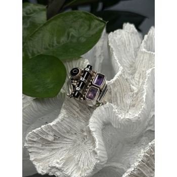 Unique Design Vintage 925 Sterling Silver Amethyst & Onyx & Peridot Ring Size 7