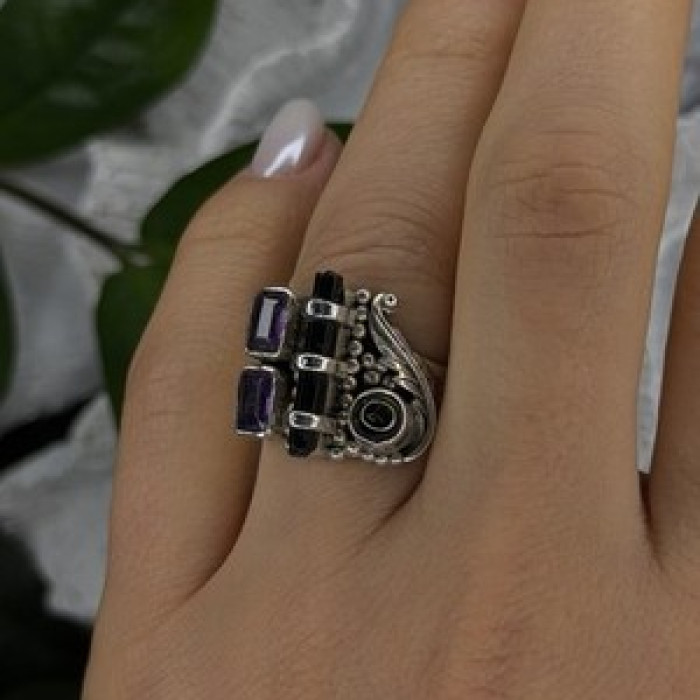 Unique Design Vintage 925 Sterling Silver Amethyst & Onyx & Peridot Ring Size 7