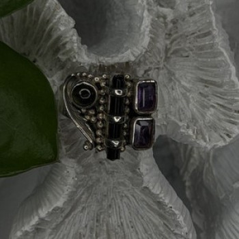 Unique Design Vintage 925 Sterling Silver Amethyst & Onyx & Peridot Ring Size 7