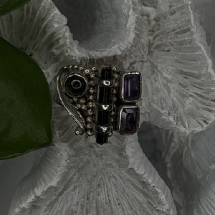 Unique Design Vintage 925 Sterling Silver Amethyst & Onyx & Peridot Ring Size 7