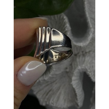 Beautiful Design 925 Sterling Silver Ring Size 8