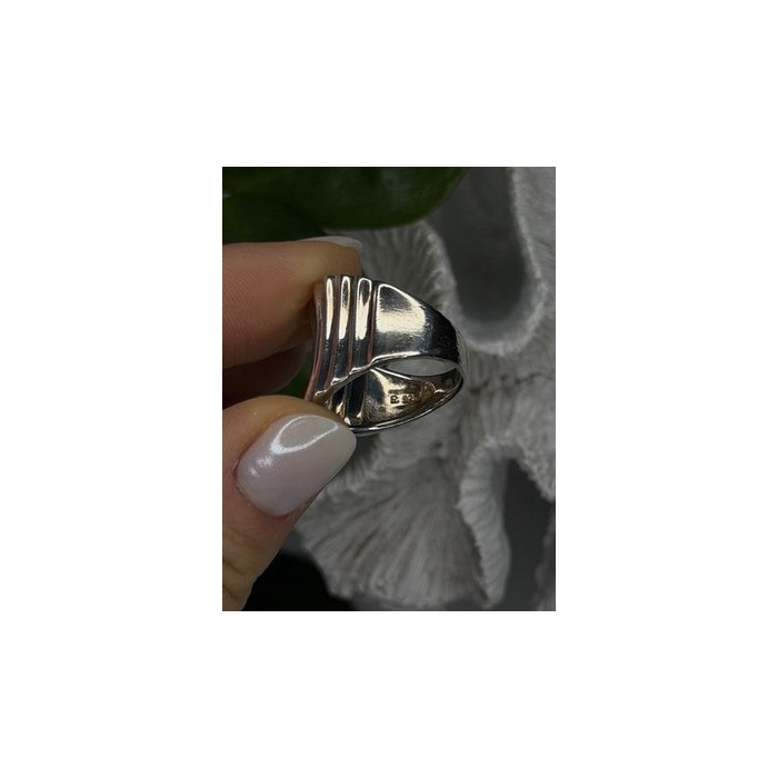 Beautiful Design 925 Sterling Silver Ring Size 8