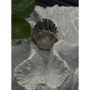 Beautiful Design 925 Sterling Silver Ring Size 8