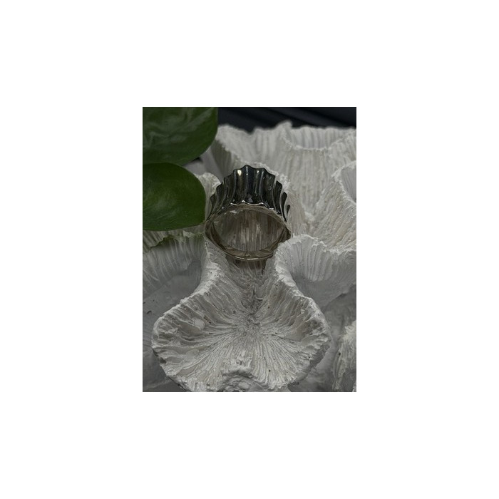 Beautiful Design 925 Sterling Silver Ring Size 8