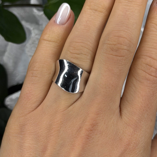 Unique Elegant Design 925 Sterling Silver Ring Size 7