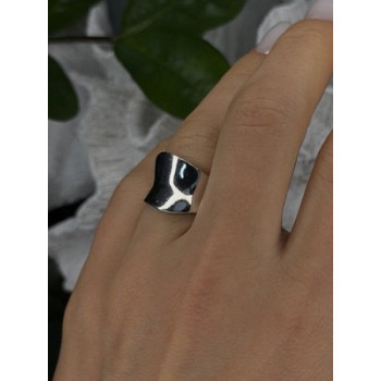 Unique Elegant Design 925 Sterling Silver Ring Size 7