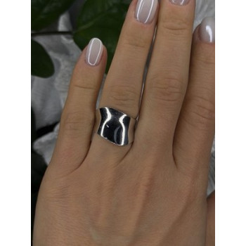 Unique Elegant Design 925 Sterling Silver Ring Size 7