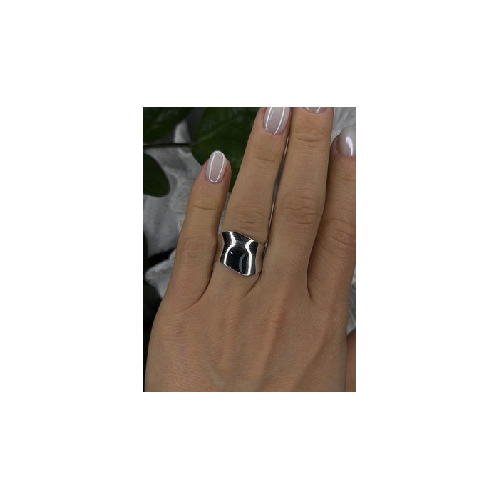 Unique Elegant Design 925 Sterling Silver Ring Size 7