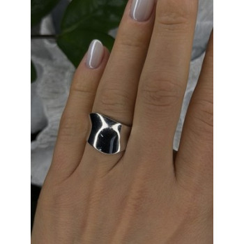 Unique Elegant Design 925 Sterling Silver Ring Size 7