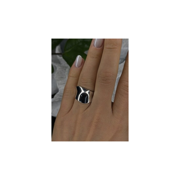 Unique Elegant Design 925 Sterling Silver Ring Size 7