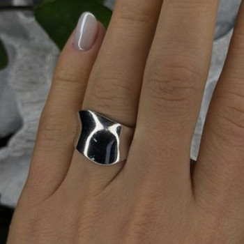 Unique Elegant Design 925 Sterling Silver Ring Size 7