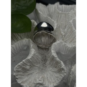 Unique Elegant Design 925 Sterling Silver Ring Size 7