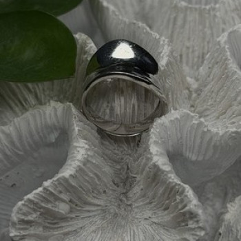 Unique Elegant Design 925 Sterling Silver Ring Size 7