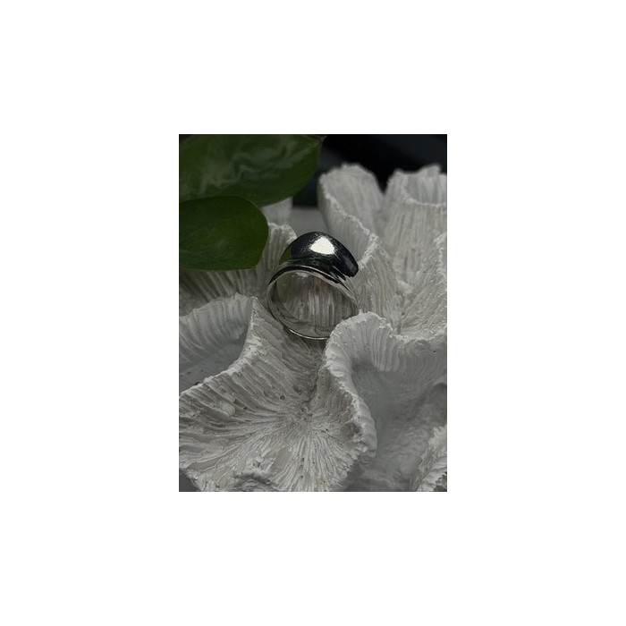 Unique Elegant Design 925 Sterling Silver Ring Size 7