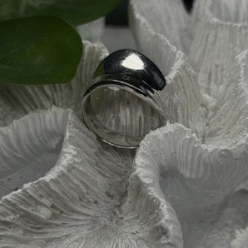 Unique Elegant Design 925 Sterling Silver Ring Size 7