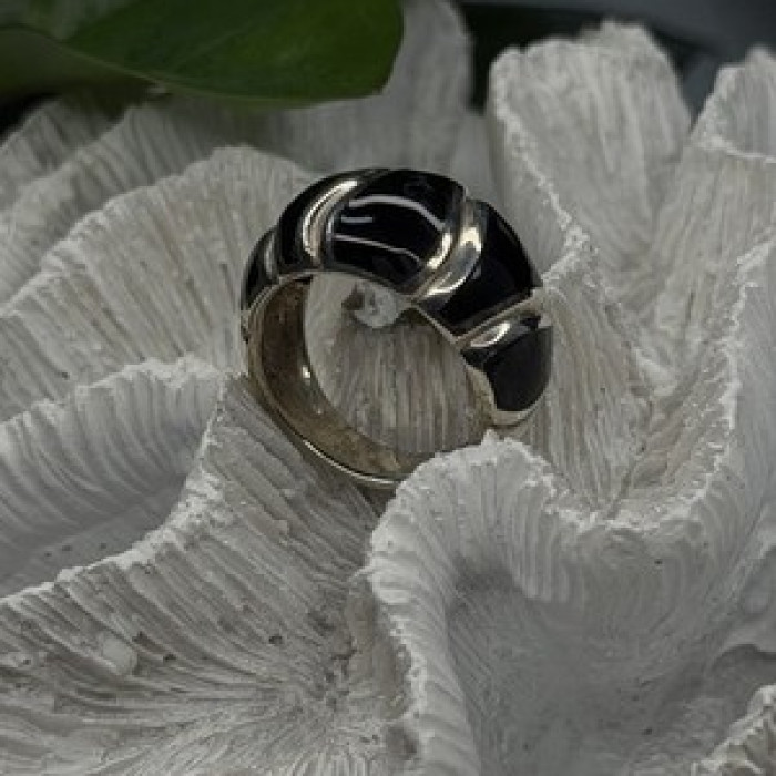 Elegant 925 Sterling Silver Black Onyx Ring Size 8.5