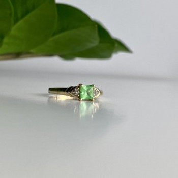 10K Yellow Gold Tsavorite & Diamonds Ring Size 6.25
