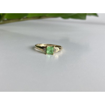 10K YELLOW GOLD TSAVORITE & DIAMONDS RING SIZE 6.25