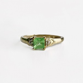10K Yellow Gold Tsavorite & Diamonds Ring Size 6.25
