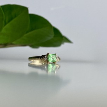 10K Yellow Gold Tsavorite & Diamonds Ring Size 6.25